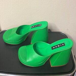 【関税込み】SIMONMILLER イエロー Grip Bubble クロッグ Yellow Grip Bubble Clogs by SIMONMILLER on Sale